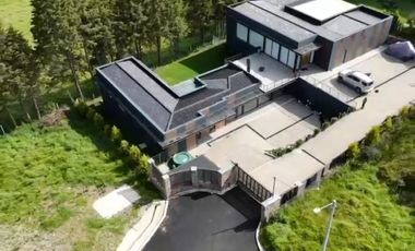 ARRIENDO SUITE EN TARQUI CON AREA VERDE EN EXCLUSIVA URBANIZACIÓN
