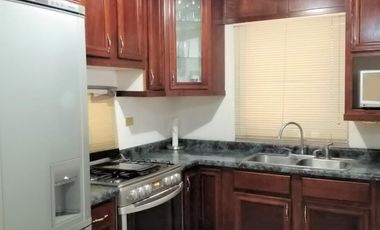 PUERTA REAL, LINDA CASA TOTALMENTE AMUEBLADA EN CERRADA DE POCAS CASAS