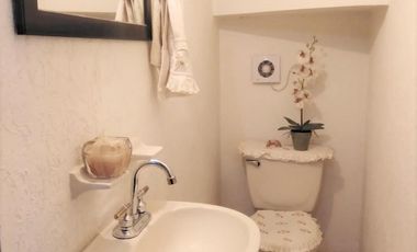 PUERTA REAL, LINDA CASA TOTALMENTE AMUEBLADA EN CERRADA DE POCAS CASAS