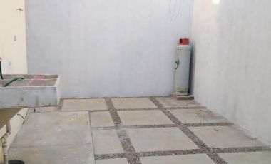PUERTA REAL, LINDA CASA TOTALMENTE AMUEBLADA EN CERRADA DE POCAS CASAS