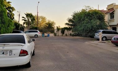 PUERTA REAL, LINDA CASA TOTALMENTE AMUEBLADA EN CERRADA DE POCAS CASAS