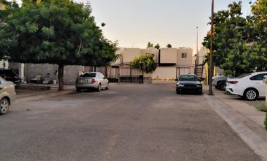 PUERTA REAL, LINDA CASA TOTALMENTE AMUEBLADA EN CERRADA DE POCAS CASAS