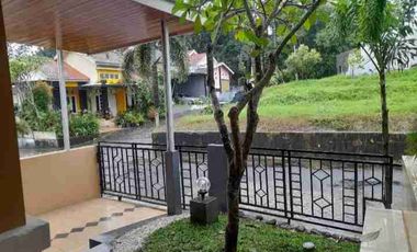 DISEWAKAN RUMAH CLUSTER PINGGIR JALAN RAYA, COCOK UNTUK KANTOR ATAU TEMPAT USAHA. JALAN PRAMUKA  BANYUMANIK, SEMARANG. DEKAT SMA 4, SMP 21, KODAM, RS HERMINA & TRANSMART