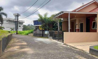 DISEWAKAN RUMAH CLUSTER PINGGIR JALAN RAYA, COCOK UNTUK KANTOR ATAU TEMPAT USAHA. JALAN PRAMUKA  BANYUMANIK, SEMARANG. DEKAT SMA 4, SMP 21, KODAM, RS HERMINA & TRANSMART