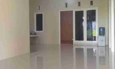 DISEWAKAN RUMAH CLUSTER PINGGIR JALAN RAYA, COCOK UNTUK KANTOR ATAU TEMPAT USAHA. JALAN PRAMUKA  BANYUMANIK, SEMARANG. DEKAT SMA 4, SMP 21, KODAM, RS HERMINA & TRANSMART