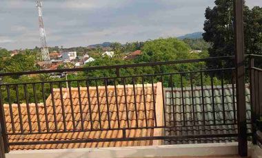 DISEWAKAN RUMAH CLUSTER PINGGIR JALAN RAYA, COCOK UNTUK KANTOR ATAU TEMPAT USAHA. JALAN PRAMUKA  BANYUMANIK, SEMARANG. DEKAT SMA 4, SMP 21, KODAM, RS HERMINA & TRANSMART