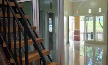 DISEWAKAN RUMAH CLUSTER PINGGIR JALAN RAYA, COCOK UNTUK KANTOR ATAU TEMPAT USAHA. JALAN PRAMUKA  BANYUMANIK, SEMARANG. DEKAT SMA 4, SMP 21, KODAM, RS HERMINA & TRANSMART