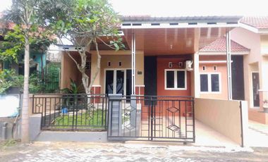DISEWAKAN RUMAH CLUSTER PINGGIR JALAN RAYA, COCOK UNTUK KANTOR ATAU TEMPAT USAHA. JALAN PRAMUKA  BANYUMANIK, SEMARANG. DEKAT SMA 4, SMP 21, KODAM, RS HERMINA & TRANSMART