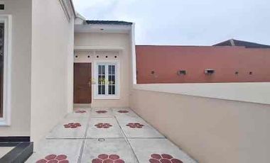 RUMAH SIAP HUNI, 2 LANTAI, 500 METER DARI JALAN JOGJA WONOSARI DI POTORONO, BANGUNTAPAN