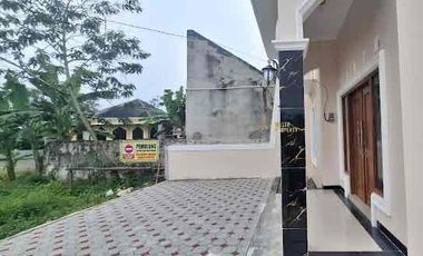 RUMAH SIAP HUNI, 2 LANTAI, 500 METER DARI JALAN JOGJA WONOSARI DI POTORONO, BANGUNTAPAN