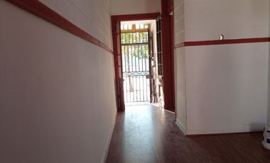 En Venta CASA Comercial 5 ambientes 2 Baños