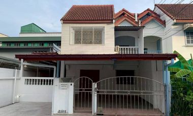 Townhouse for rent,  near BTS,  Punnawithi and Udomsuk Stations, 2 beds, 3 baths, 2 floors,  usable area 200 sqm. Sukhumvit 101/1, rent 25,000 per mon