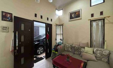 RUMAH SIAP HUNI DALAM KOMPLEK MERUYA SELATAN DEKAT KE TOL
