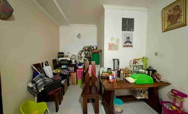 RUMAH SIAP HUNI DALAM KOMPLEK MERUYA SELATAN DEKAT KE TOL