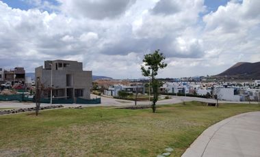 Residencia en Venta en Senderos de Monteverde Coto 5c Con Alberca y Casa Club.