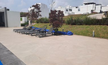 Residencia en Venta en Senderos de Monteverde Coto 5c Con Alberca y Casa Club.