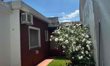 CASA CÉNTRICA CON COCHERA LISTA PARA HABITAR EN SANTO TOMÉ DOCUMENTACIÓN AL DÍA