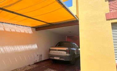 CASA CÉNTRICA CON COCHERA LISTA PARA HABITAR EN SANTO TOMÉ DOCUMENTACIÓN AL DÍA