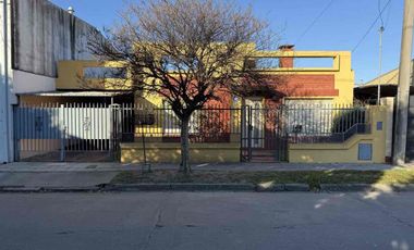 CASA CÉNTRICA CON COCHERA LISTA PARA HABITAR EN SANTO TOMÉ DOCUMENTACIÓN AL DÍA
