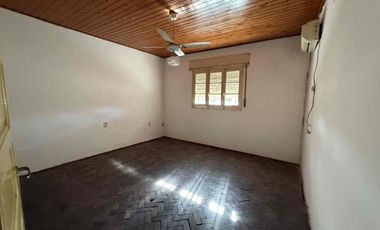 CASA A METROS DE COSTANERA Y PLAZA PRINCIPAL SANTO TOMÉ DOCUMENTACIÓN AL DÍA
