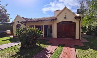 IMPORTANTE CASA DE CATEGORÍA Y ESTILO EN SANTO TOMÉ APTA CREDITO HIPOTECARIO IMPECABLE ESTADO
