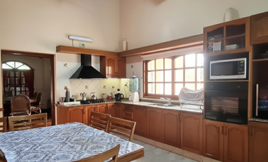 IMPORTANTE CASA DE CATEGORÍA Y ESTILO EN SANTO TOMÉ APTA CREDITO HIPOTECARIO IMPECABLE ESTADO