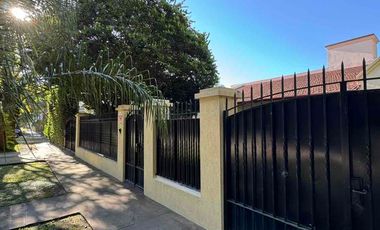 IMPORTANTE CASA DE CATEGORÍA Y ESTILO EN SANTO TOMÉ APTA CREDITO HIPOTECARIO IMPECABLE ESTADO