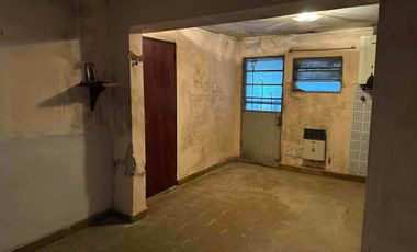CASA A REFACCIONAR SOBRE TERRENO DE 1100 METROS A PASOS DE AV LUJÁN IDEAL INVERSIÓN SANTO TOMÉ