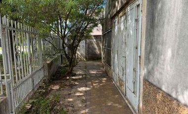 CASA A REFACCIONAR SOBRE TERRENO DE 1100 METROS A PASOS DE AV LUJÁN IDEAL INVERSIÓN SANTO TOMÉ