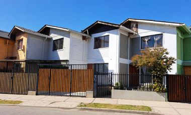 Villa Alemana. Dos pisos, 2 dormitorios. Remodelada