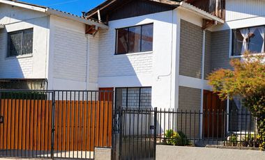 Villa Alemana. Dos pisos, 2 dormitorios. Remodelada