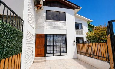 Villa Alemana. Dos pisos, 2 dormitorios. Remodelada