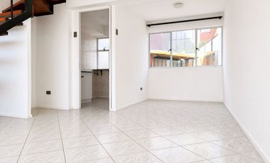 Villa Alemana. Dos pisos, 2 dormitorios. Remodelada