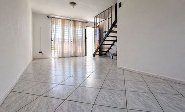 Villa Alemana. Dos pisos, 2 dormitorios. Remodelada