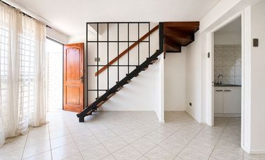 Villa Alemana. Dos pisos, 2 dormitorios. Remodelada