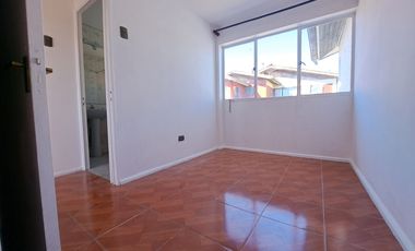 Villa Alemana. Dos pisos, 2 dormitorios. Remodelada