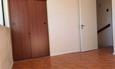 Villa Alemana. Dos pisos, 2 dormitorios. Remodelada