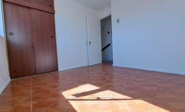 Villa Alemana. Dos pisos, 2 dormitorios. Remodelada