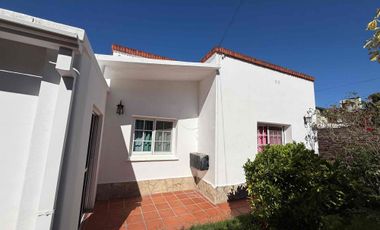 CASA INTERNA CENTRICA A PASOS DE LA PLAZA CON TRES DORMITORIOS PATIO Y QUINCHO SANTO TOMÉ