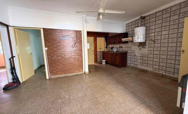 CASA INTERNA CENTRICA A PASOS DE LA PLAZA CON TRES DORMITORIOS PATIO Y QUINCHO SANTO TOMÉ