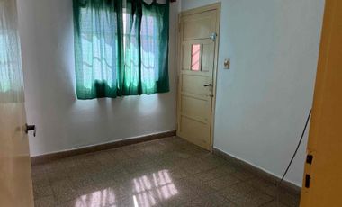 CASA INTERNA CENTRICA A PASOS DE LA PLAZA CON TRES DORMITORIOS PATIO Y QUINCHO SANTO TOMÉ