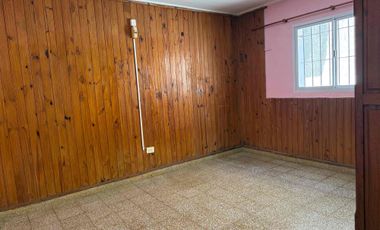 CASA INTERNA CENTRICA A PASOS DE LA PLAZA CON TRES DORMITORIOS PATIO Y QUINCHO SANTO TOMÉ