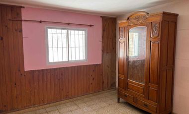 CASA INTERNA CENTRICA A PASOS DE LA PLAZA CON TRES DORMITORIOS PATIO Y QUINCHO SANTO TOMÉ