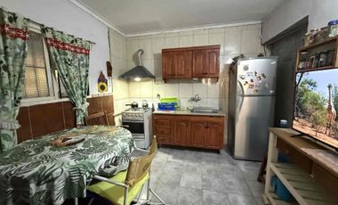 CASA CON GRAN TERRENO Y COCHERA DOBLE APTA A CREDITO HIPOTECARIO SANTO TOMÉ