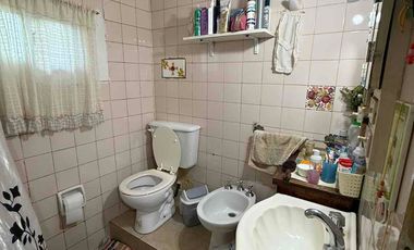 CASA CON GRAN TERRENO Y COCHERA DOBLE APTA A CREDITO HIPOTECARIO SANTO TOMÉ