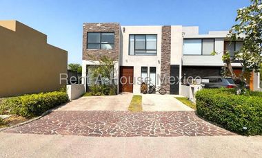 Altozano. RENTA - Casa con 3 recámaras, estudio, cuarto de servicio, área de TV