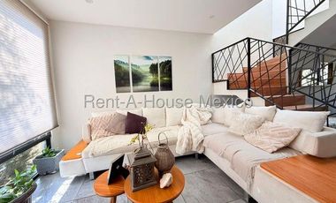 Altozano. RENTA - Casa con 3 recámaras, estudio, cuarto de servicio, área de TV