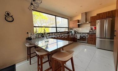 Altozano. RENTA - Casa con 3 recámaras, estudio, cuarto de servicio, área de TV