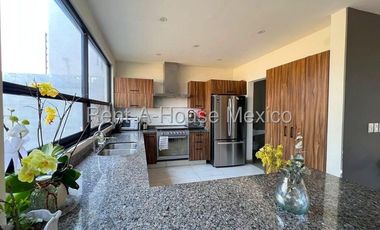 Altozano. RENTA - Casa con 3 recámaras, estudio, cuarto de servicio, área de TV