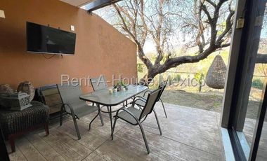 Altozano. RENTA - Casa con 3 recámaras, estudio, cuarto de servicio, área de TV